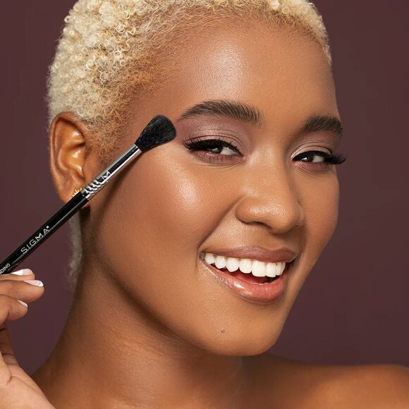 Sigma Beauty - E40 Max Tapered Blending Brush - Picture 3 of 5